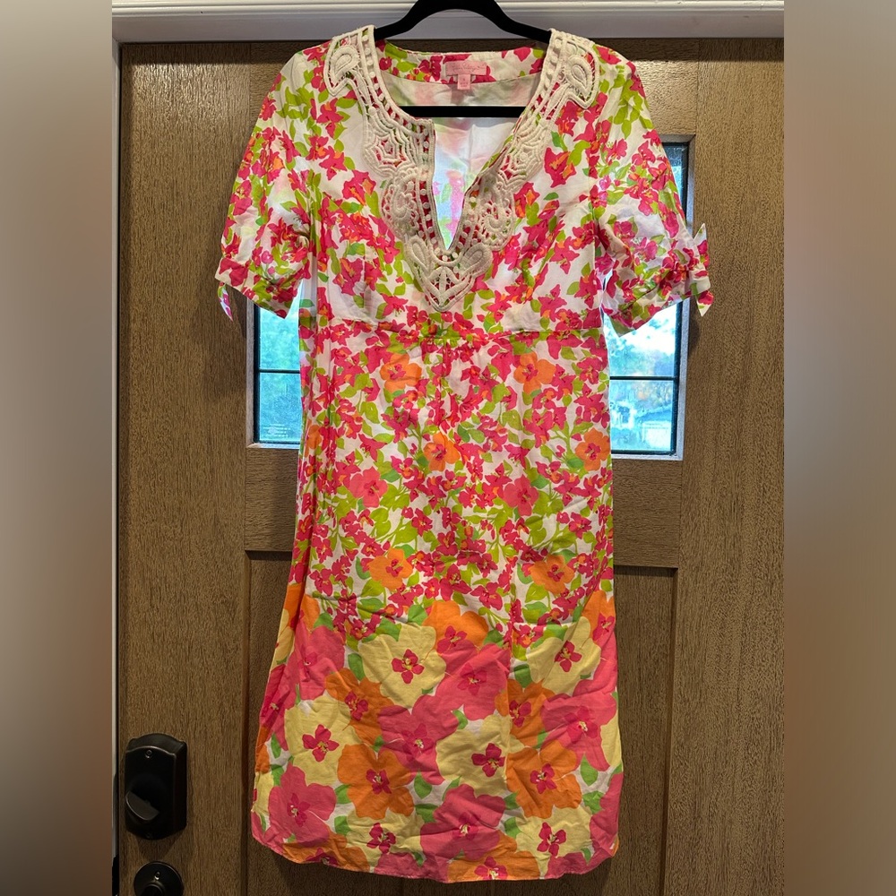 Lilly Pulitzer size 8 dress. Beautiful for a summer afternoon.